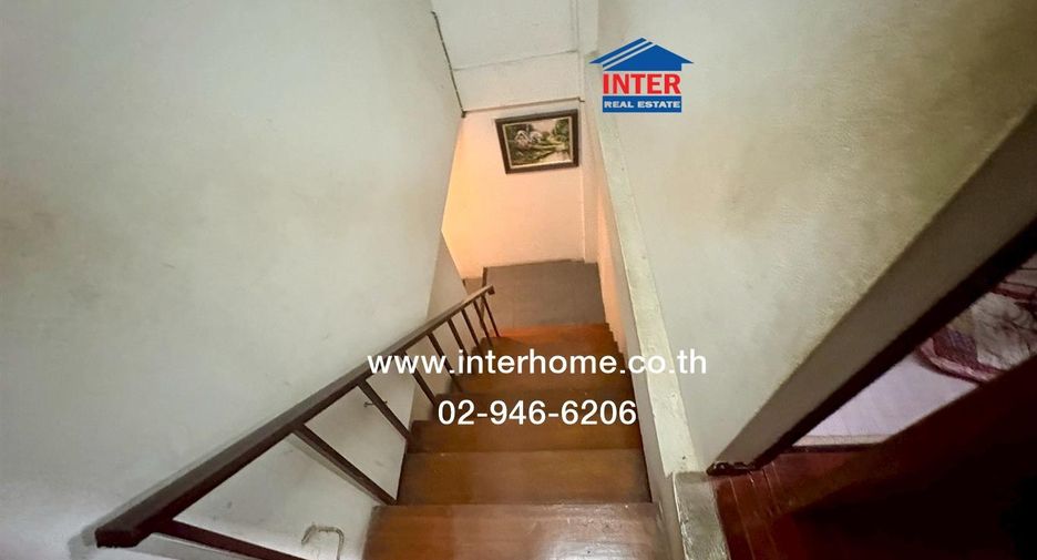 For sale 4 bedrooms townhouse in Huai Khwang, Bangkok