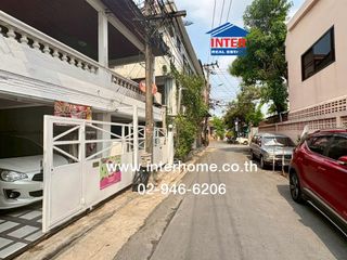 For sale 4 bedrooms townhouse in Huai Khwang, Bangkok
