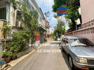 For sale 4 bedrooms townhouse in Huai Khwang, Bangkok