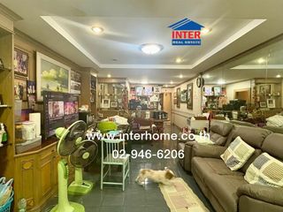 For sale 4 bedrooms townhouse in Huai Khwang, Bangkok