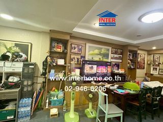 For sale 4 bedrooms townhouse in Huai Khwang, Bangkok