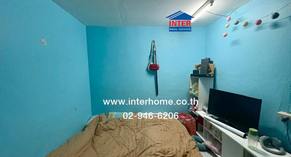 For sale 4 bedrooms townhouse in Huai Khwang, Bangkok