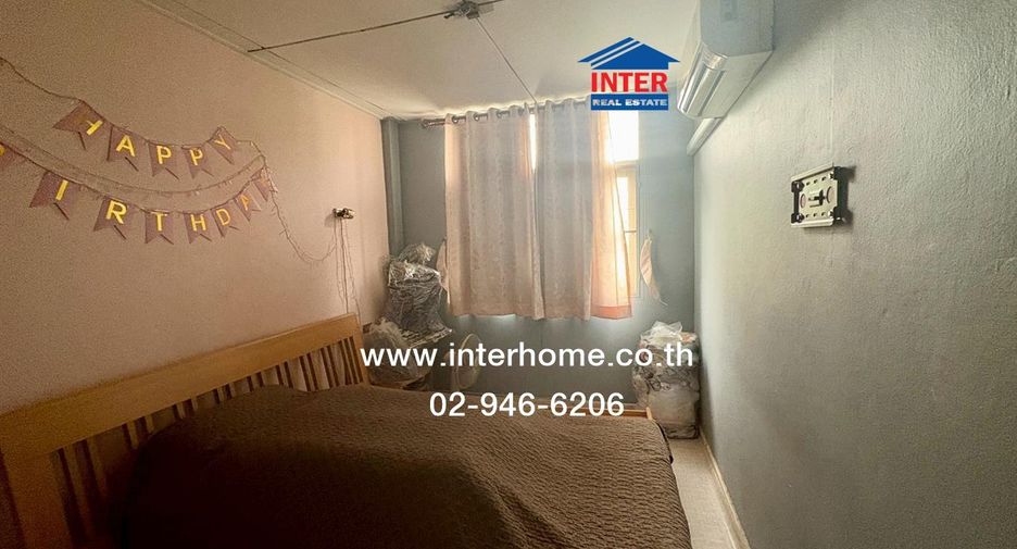 For sale 4 bedrooms townhouse in Huai Khwang, Bangkok