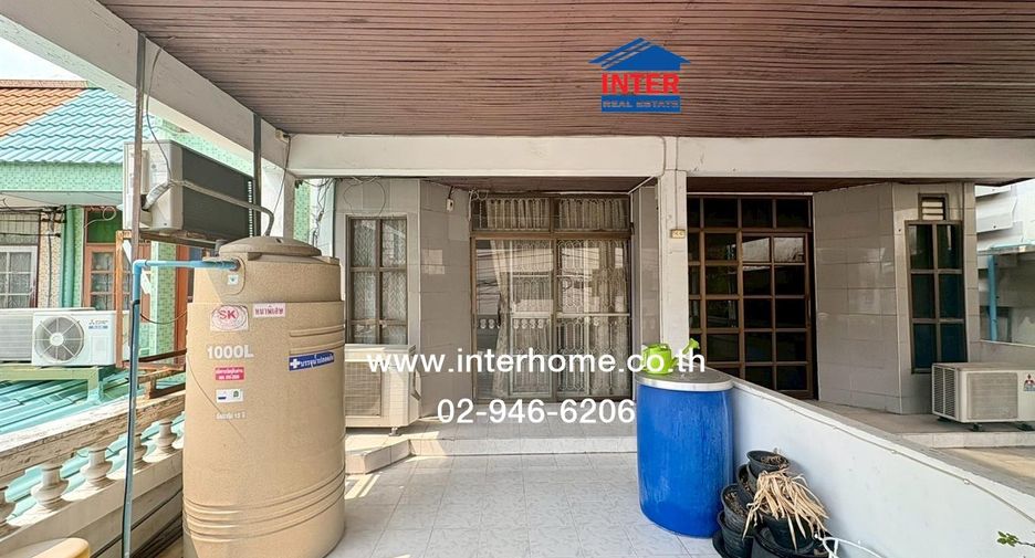 For sale 4 bedrooms townhouse in Huai Khwang, Bangkok