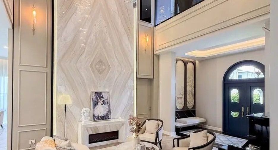For sale 4 bedrooms house in Bang Kapi, Bangkok