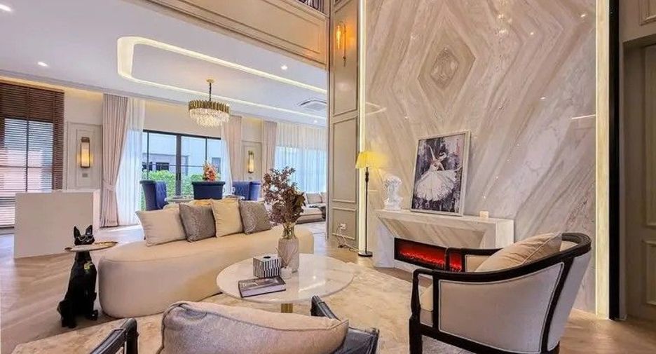 For sale 4 bedrooms house in Bang Kapi, Bangkok