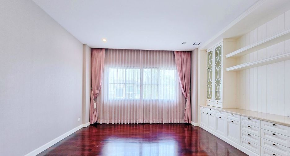For sale 4 bedrooms house in Taling Chan, Bangkok