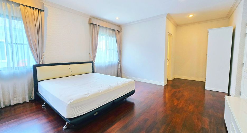 For sale 4 bedrooms house in Taling Chan, Bangkok