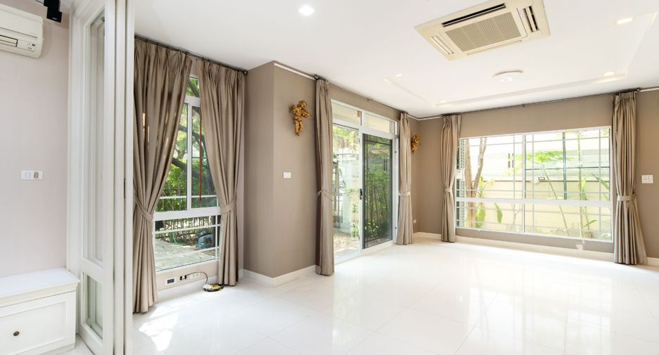 Haus zum Kauf mit 3 Zimmer in Pak Kret, Nonthaburi