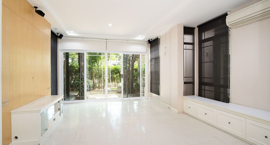 Haus zum Kauf mit 3 Zimmer in Pak Kret, Nonthaburi