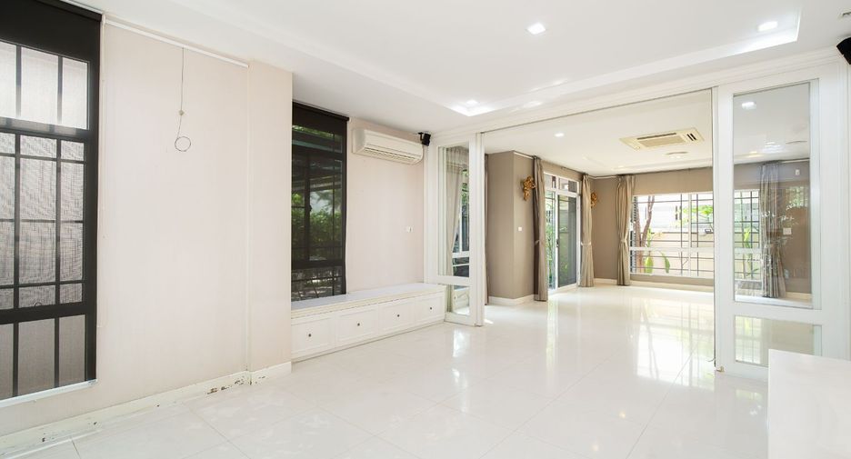 Haus zum Kauf mit 3 Zimmer in Pak Kret, Nonthaburi