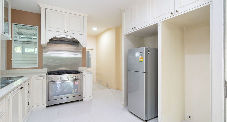 Haus zum Kauf mit 3 Zimmer in Pak Kret, Nonthaburi