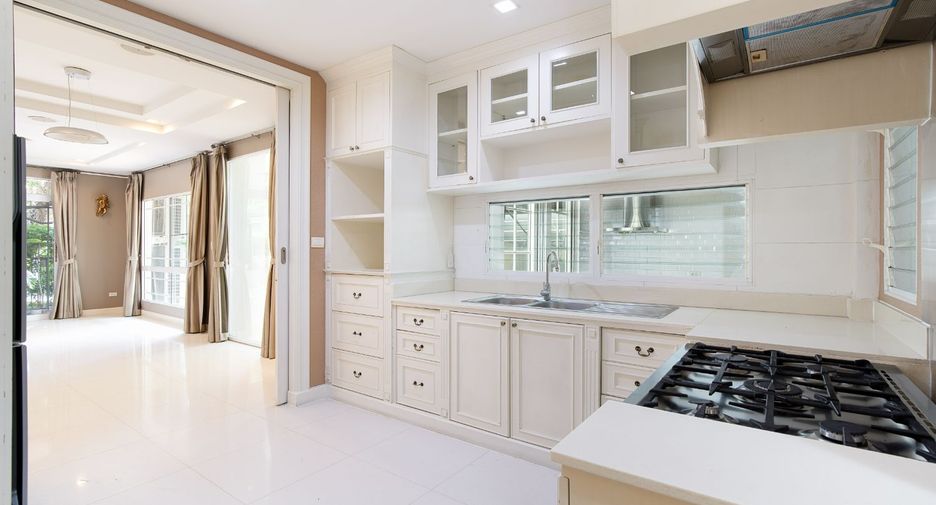 Haus zum Kauf mit 3 Zimmer in Pak Kret, Nonthaburi