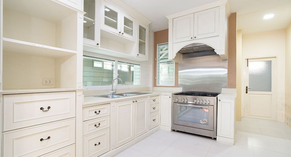 Haus zum Kauf mit 3 Zimmer in Pak Kret, Nonthaburi
