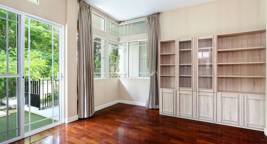 Haus zum Kauf mit 3 Zimmer in Pak Kret, Nonthaburi