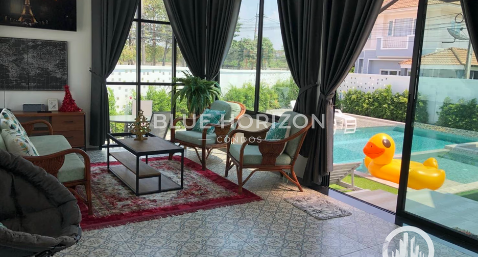 Villa en alquiler de 4 habitaciones en Bang Lamung, Chonburi