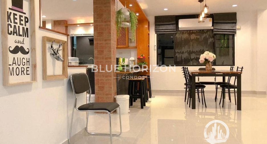 Villa en alquiler de 4 habitaciones en Bang Lamung, Chonburi