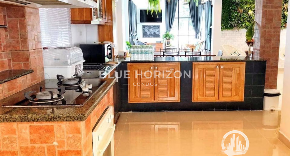 Villa en alquiler de 4 habitaciones en Bang Lamung, Chonburi