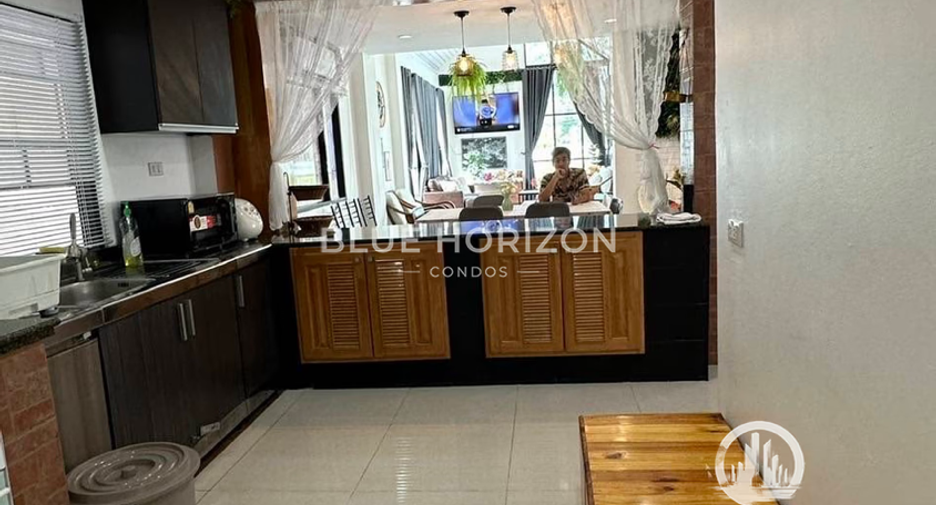 Villa en alquiler de 4 habitaciones en Bang Lamung, Chonburi