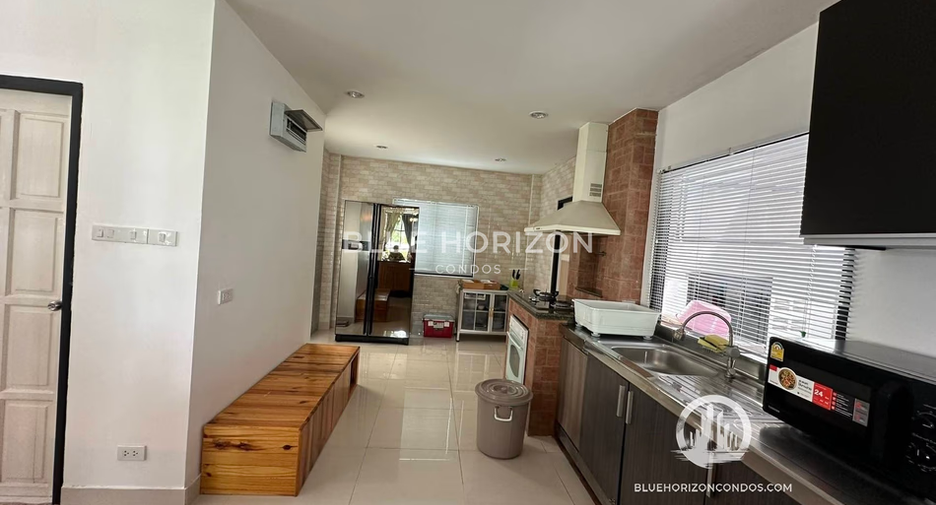 Villa en alquiler de 4 habitaciones en Bang Lamung, Chonburi