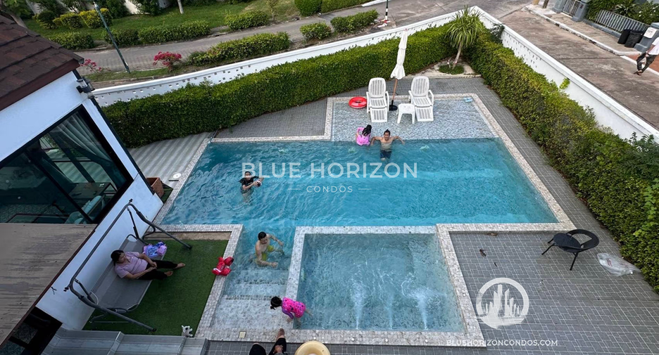 Villa en alquiler de 4 habitaciones en Bang Lamung, Chonburi