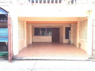 For sale 3 bedrooms townhouse in Mueang Samut Prakan, Samut Prakan