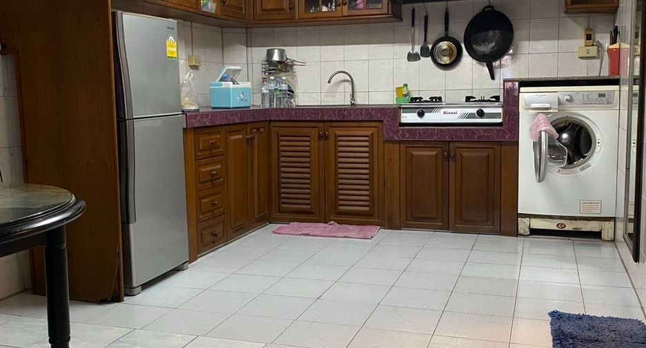 Casa adosada en venta de 3 habitaciones en Mueang Samut Prakan, Samut Prakan