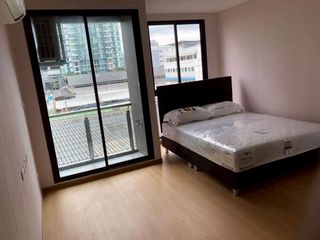 Продажа 1 кровать кондо в Пхаси Чароен, Бангкок