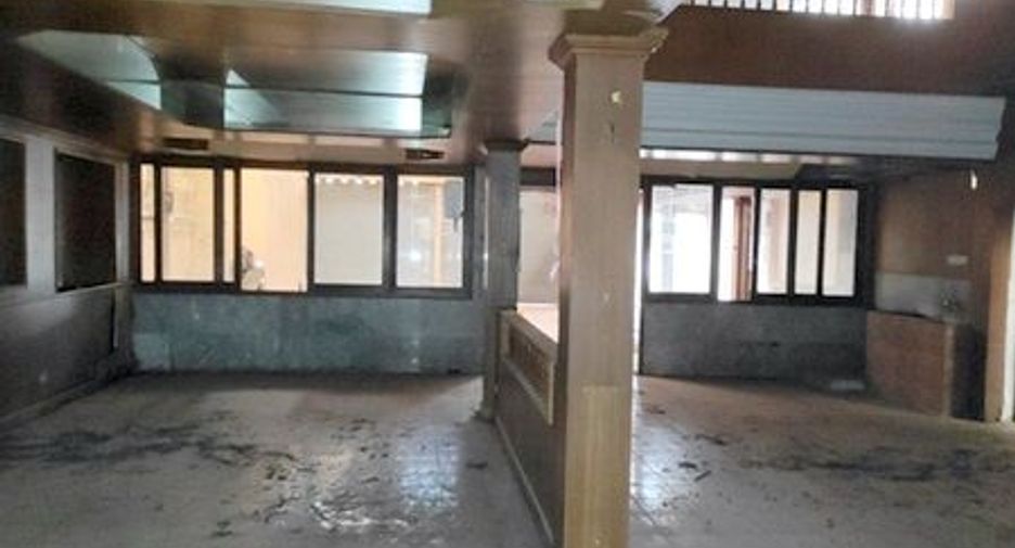 For sale 4 bedrooms house in Mueang Sakon Nakhon, Sakon Nakhon