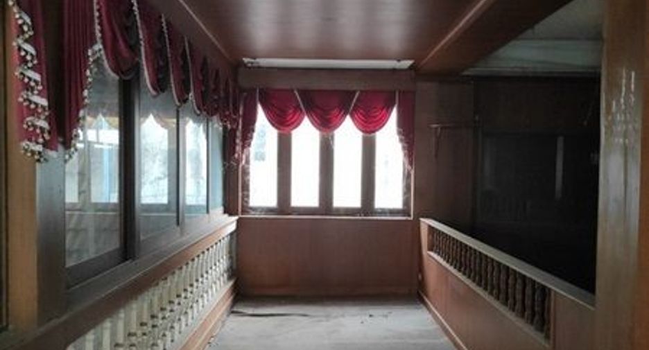 For sale 4 bedrooms house in Mueang Sakon Nakhon, Sakon Nakhon