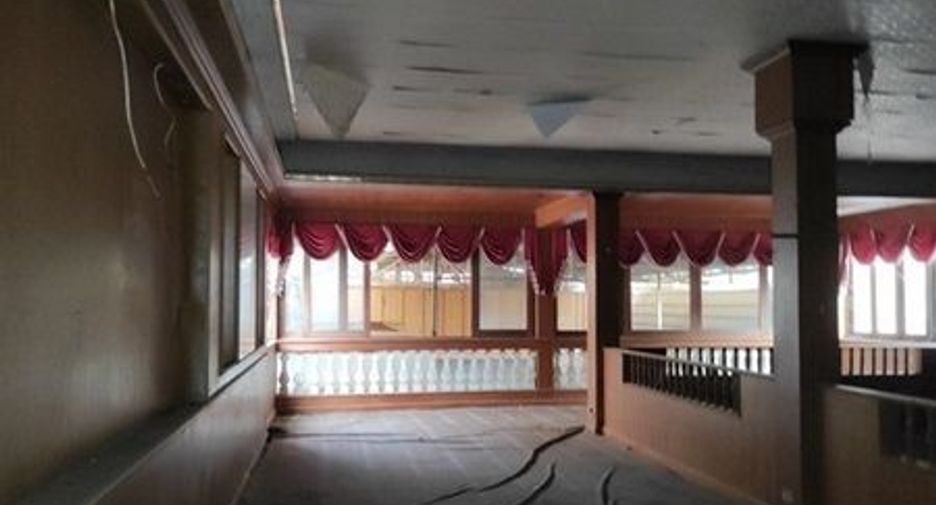For sale 4 bedrooms house in Mueang Sakon Nakhon, Sakon Nakhon
