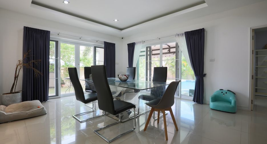 For rent 4 bedrooms house in East Pattaya, Pattaya