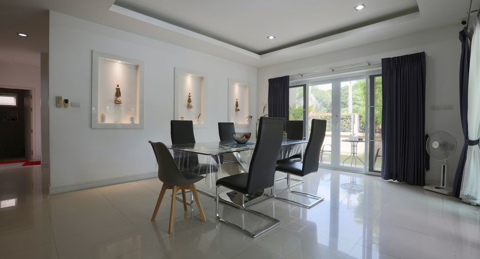 For rent 4 bedrooms house in East Pattaya, Pattaya