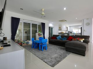 À louer 4 chambres maison à Bang Lamung, Chonburi