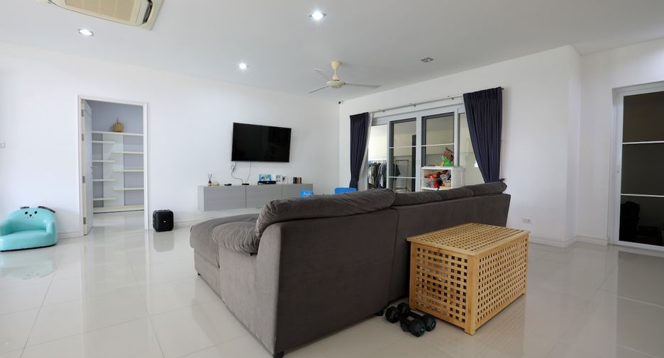For rent 4 bedrooms house in East Pattaya, Pattaya