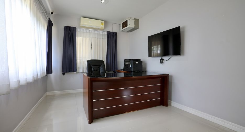 For rent 4 bedrooms house in East Pattaya, Pattaya