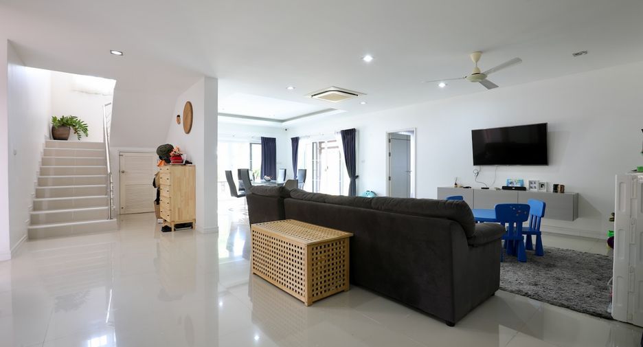 For rent 4 bedrooms house in East Pattaya, Pattaya