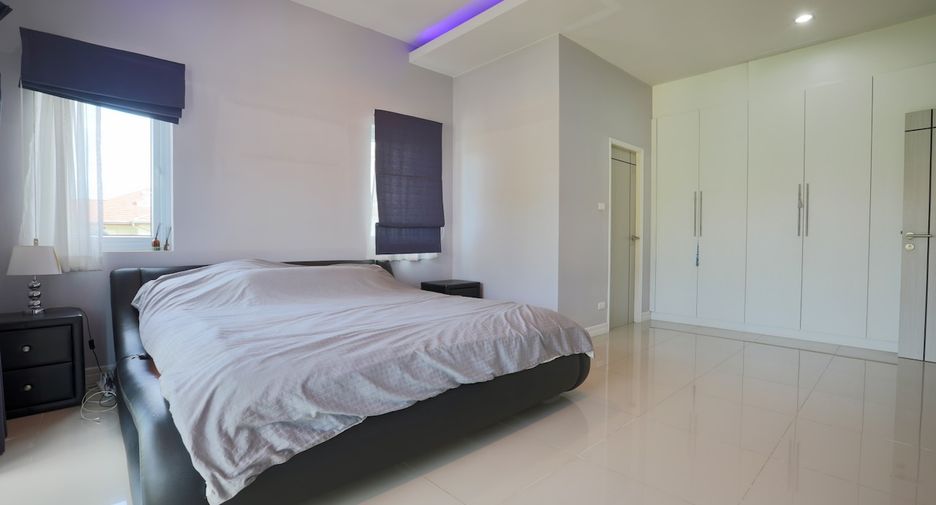 For rent 4 bedrooms house in East Pattaya, Pattaya