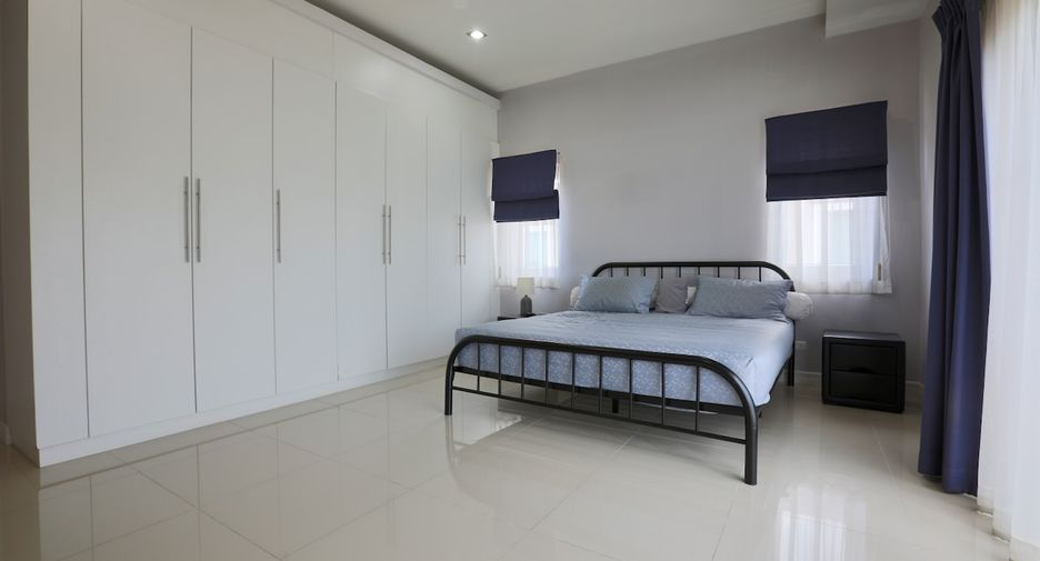 For rent 4 bedrooms house in East Pattaya, Pattaya