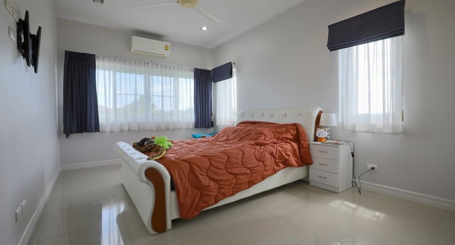 For rent 4 bedrooms house in East Pattaya, Pattaya