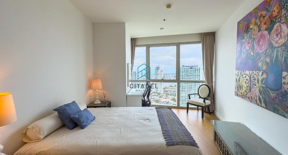 À louer 3 chambres condo à Sathon, Bangkok