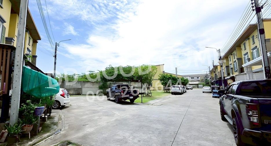 Casa adosada en venta de 4 habitaciones en Bang Bua Thong, Nonthaburi
