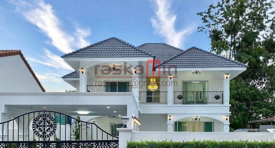 For sale 5 ベッドルーム villa in Bang Lamung, Chonburi