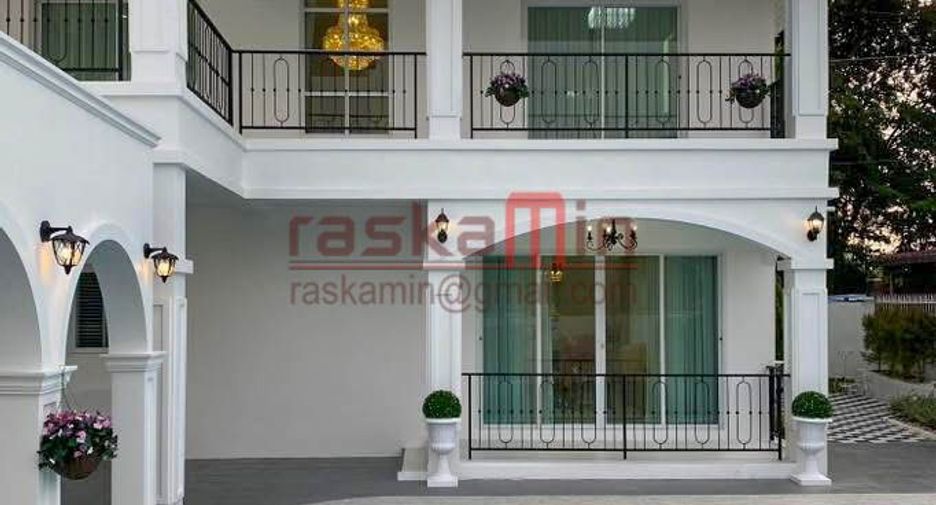 For sale 5 ベッドルーム villa in Bang Lamung, Chonburi