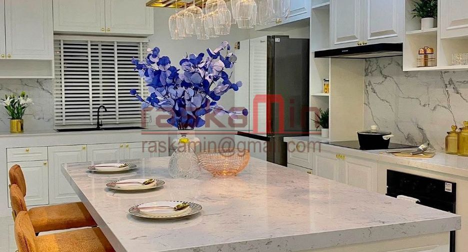 For sale 5 ベッドルーム villa in Bang Lamung, Chonburi
