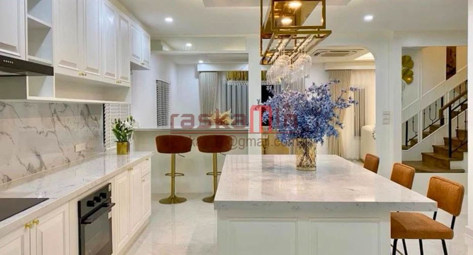 For sale 5 ベッドルーム villa in Bang Lamung, Chonburi