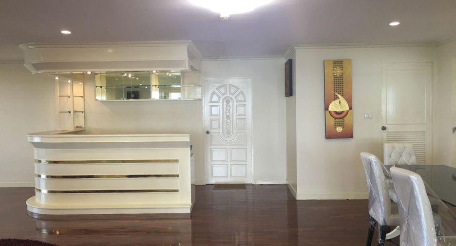 Аренда 5 спальни кондо в Щаттхана, Бангкок