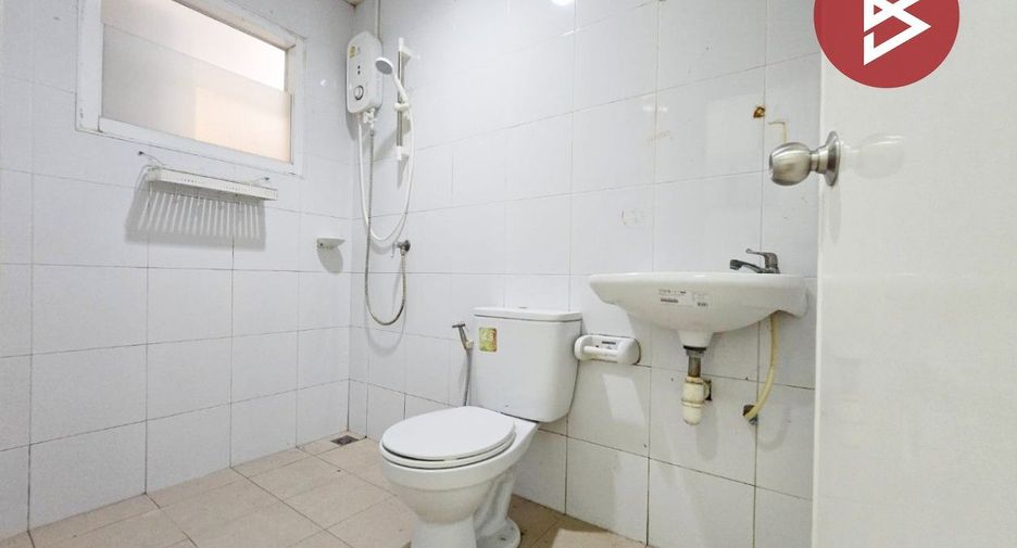 À vendre 2 chambres maison de ville à Bang Lamung, Chonburi