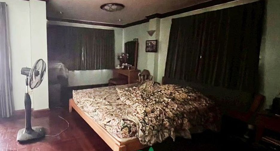 For sale 5 bedrooms townhouse in Bang Khun Thian, Bangkok