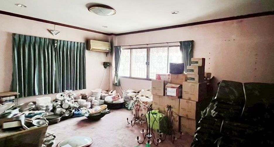 For sale 5 bedrooms townhouse in Bang Khun Thian, Bangkok